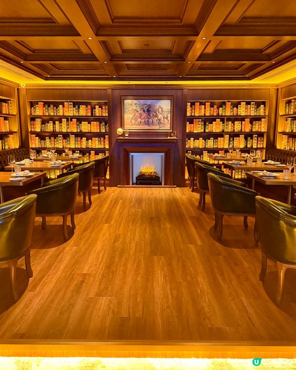 銅鑼灣慶生約會新去處 🎉  
古典圖書館餐廳，維港景色一流！