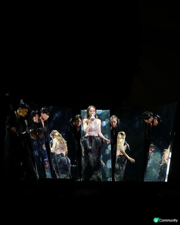 Stephy 個膊頭真係操得好靚