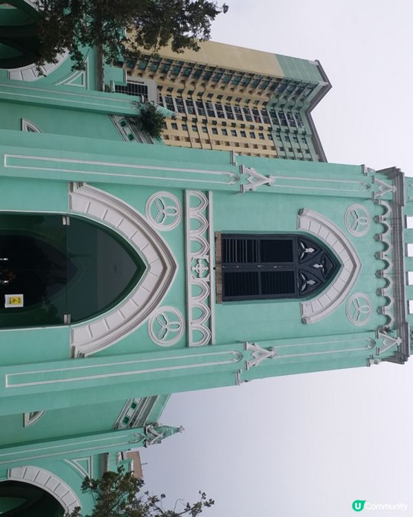 步行到大三巴，沿路都能發現新奇的東西。