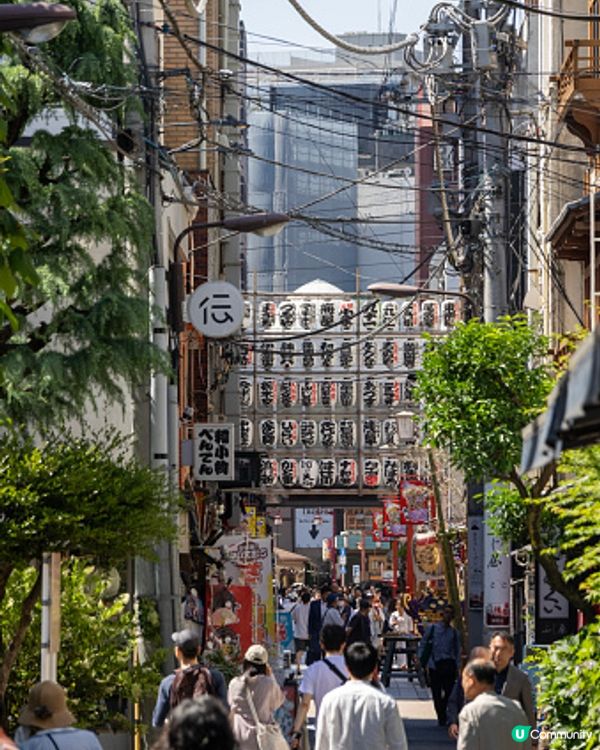 祈福後行過長長的仲見到好多小店，賣住各種手信，又想消費了