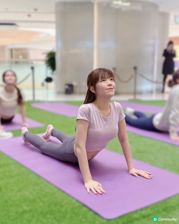 在商場體驗做瑜伽