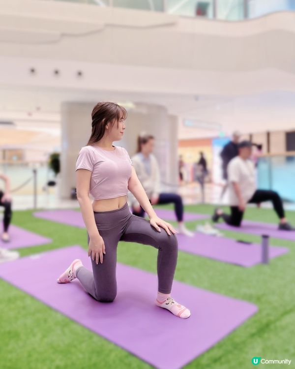 在商場體驗做瑜伽