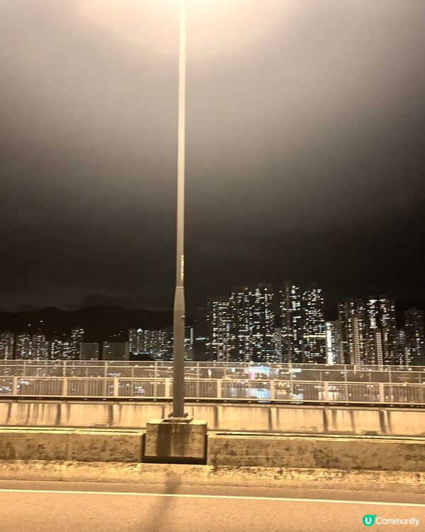 青衣散步睇夜景