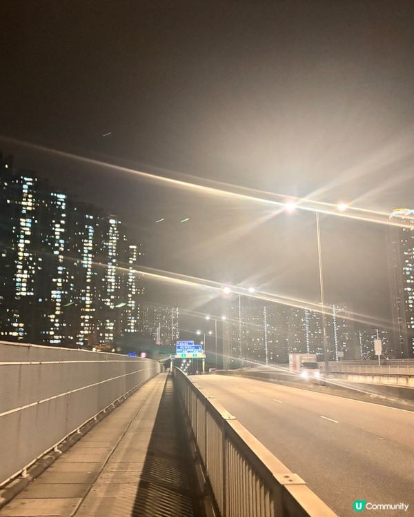 青衣散步睇夜景