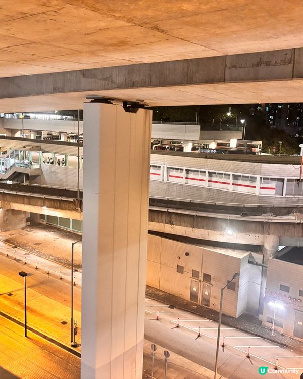 青衣散步睇夜景