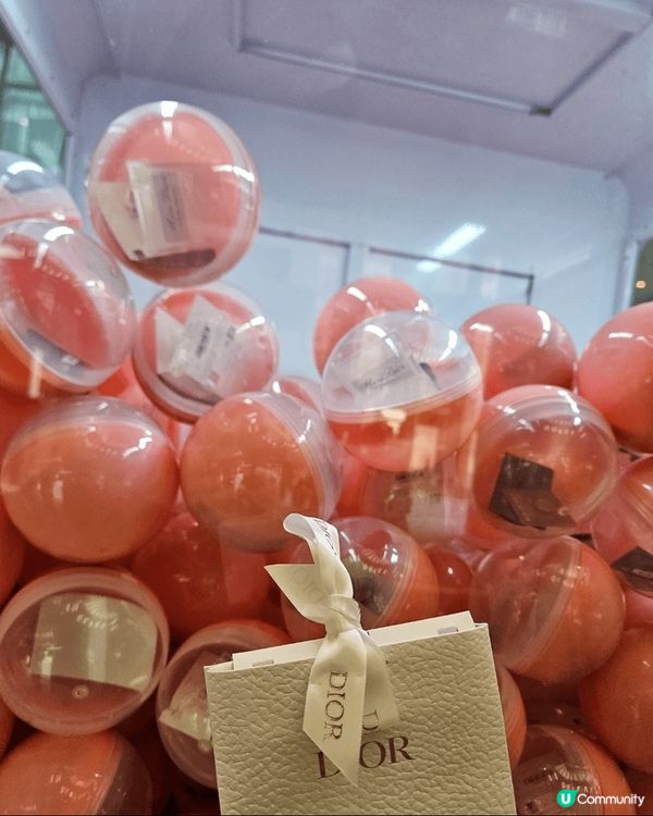 行街見到朗豪坊1樓Langham Beauty 有個好靚霓虹...