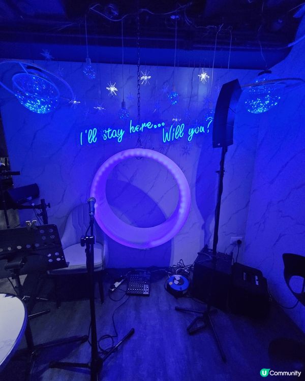 星空打咭餐廳，配上靚靚美甲，拎咩嘢上手影相，都會靚