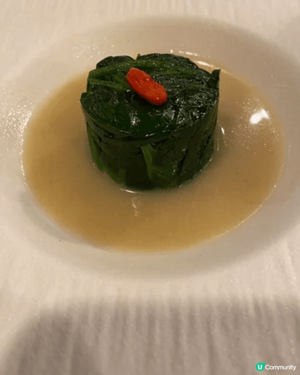 最近去咗榮哥廚房私房菜同阿媽慶祝生日響度食嘢好舒服。阿媽好滿...