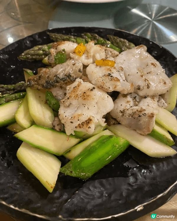 最近去咗榮哥廚房私房菜同阿媽慶祝生日響度食嘢好舒服。阿媽好滿...