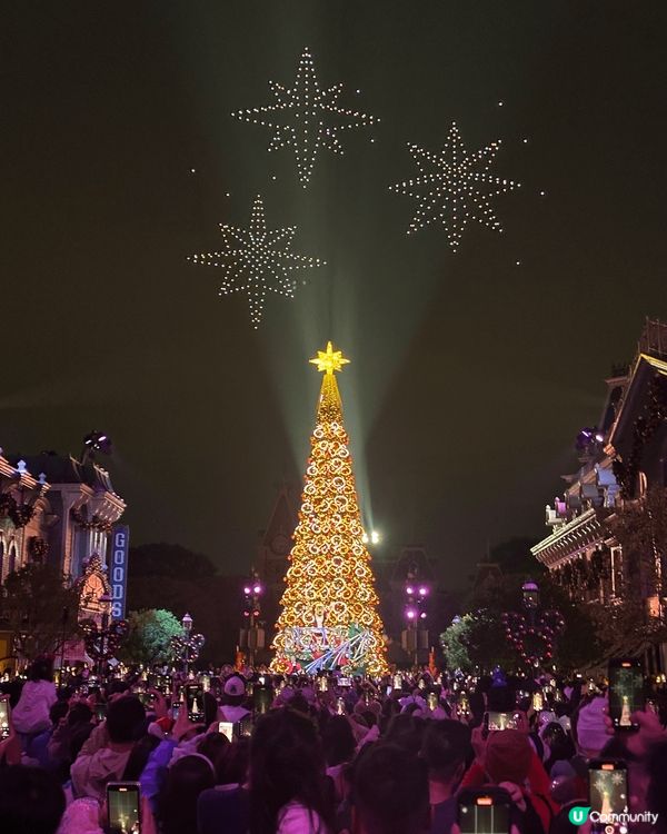 上年聖誕節去咗迪士尼打卡！每年聖誕嘅迪士尼都特別有氣氛，今年...
