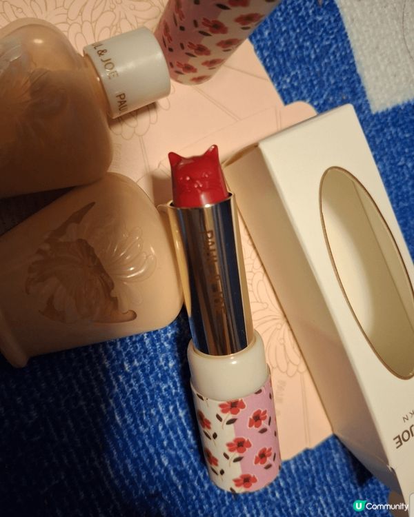 有Paul and Joe 的粉底液和貓咪唇膏， 好用之餘仲...