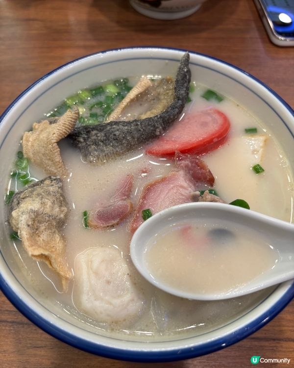 香港仔必食艇仔粉😍 聲稱湯無味精使用大地魚熬製而成☺️