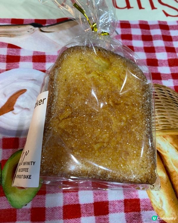 香港嘅麵包真係唔平,簡單一個豬仔包都要10蚊一個｡深圳嘅麵包...