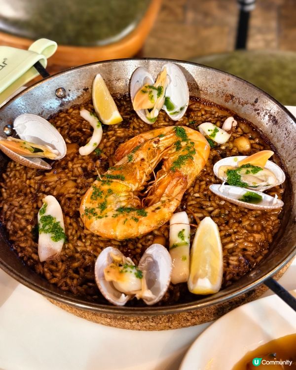 上環西班牙菜小店，非常熱鬧