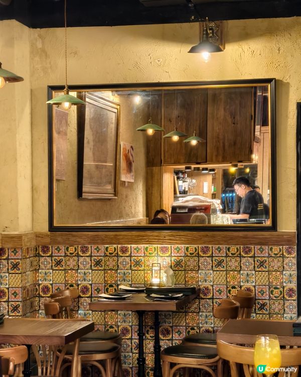 上環西班牙菜小店，非常熱鬧