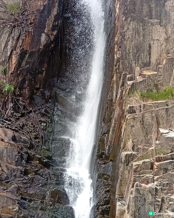  香港隱世瀑布，鬧市中嘅奇觀！🏞️