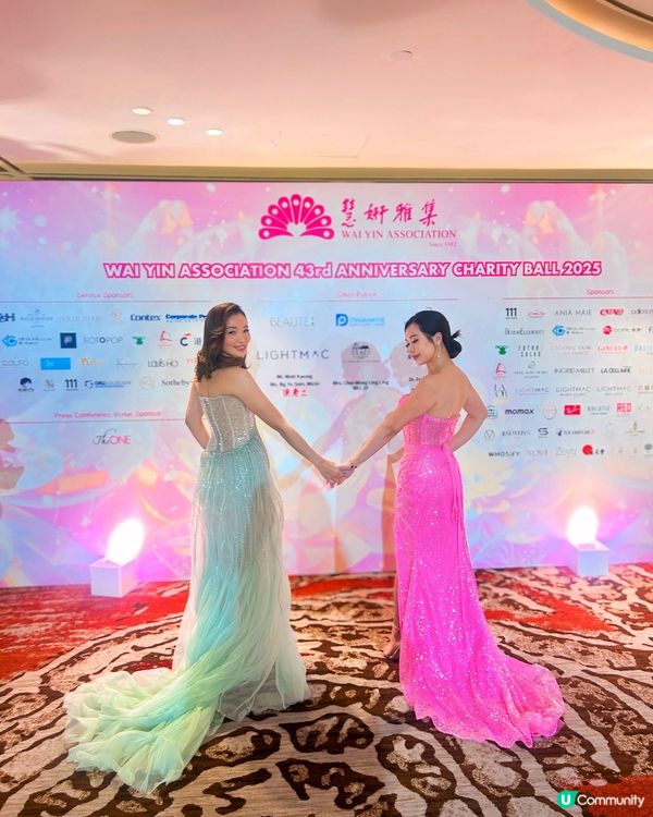 出席晚宴場合,我身穿這一套晚裝,以淺綠色裙紗配全新閃耀的連身...
