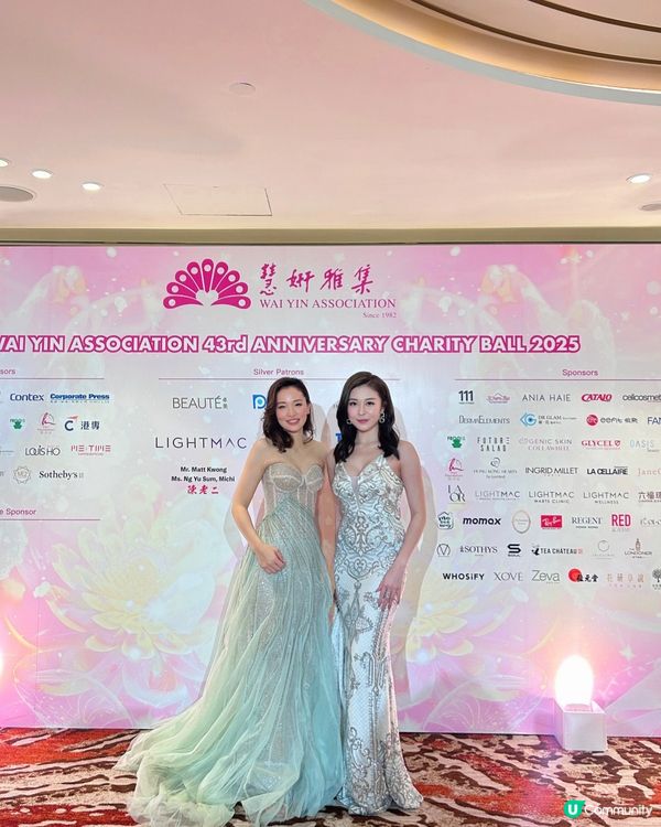 出席晚宴場合,我身穿這一套晚裝,以淺綠色裙紗配全新閃耀的連身...