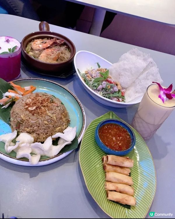 一邊睇滑浪一邊晚飯