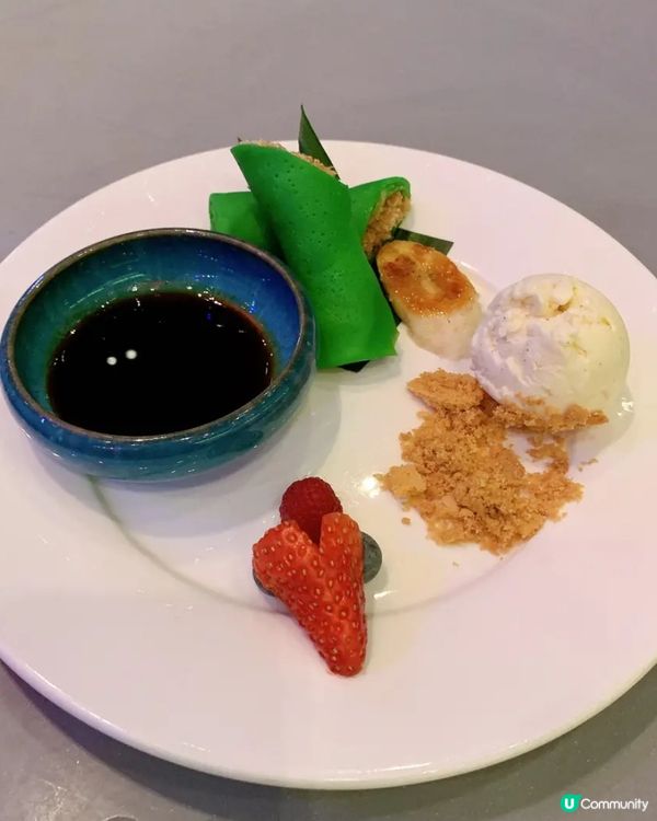 一邊睇滑浪一邊晚飯