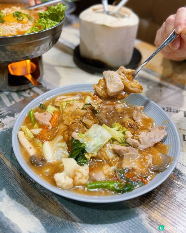 銅鑼灣泰國菜之旅 🇹🇭😋好味道！必食海鮮媽媽麵！椰汁雞湯！