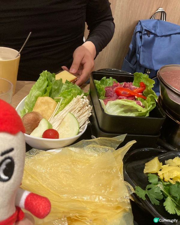 譚仔三哥和朋友吃蕃茄火鍋