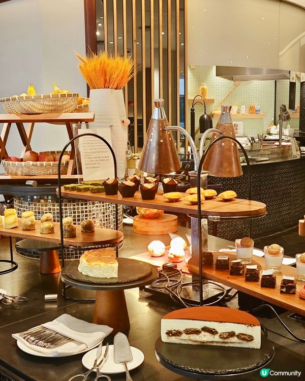 週末約咗朋友聚下,想一邊傾計一邊嘆下美食,朋友鍾意食甜點,我...