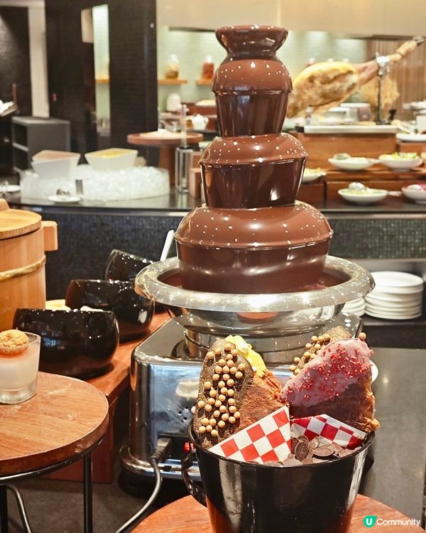 週末約咗朋友聚下,想一邊傾計一邊嘆下美食,朋友鍾意食甜點,我...