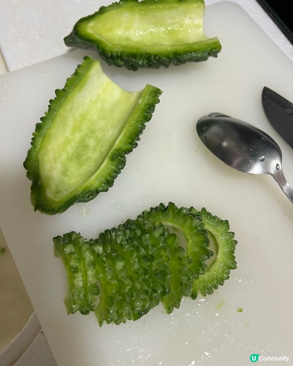 沖繩苦瓜炒蛋🙌🏻 用鹽醃至出水可減少苦味😻😻