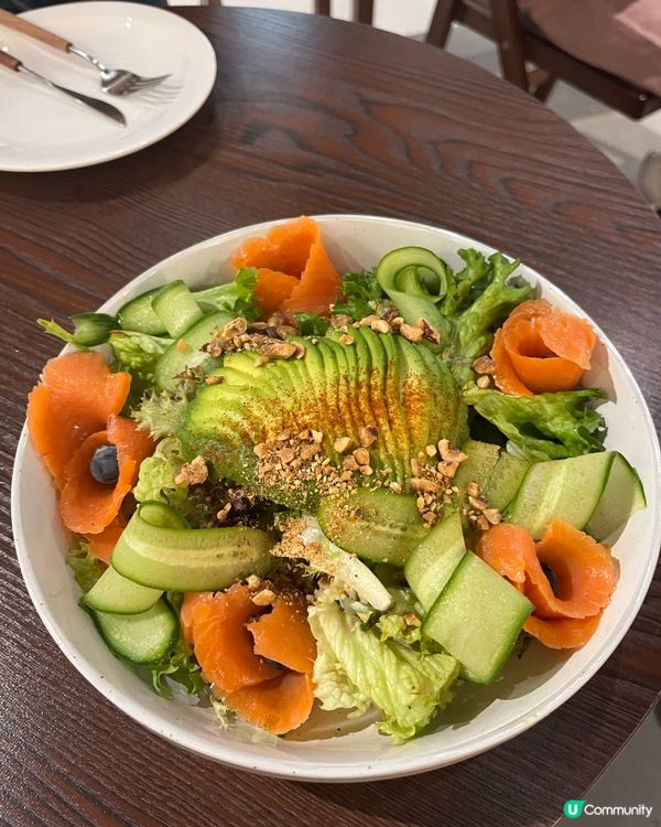 銅鑼灣新發現！🍯😋 感覺咖啡館 雞扒配牛油果酸種麵包