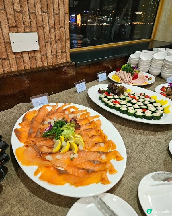 幻彩詠香江海上自助餐