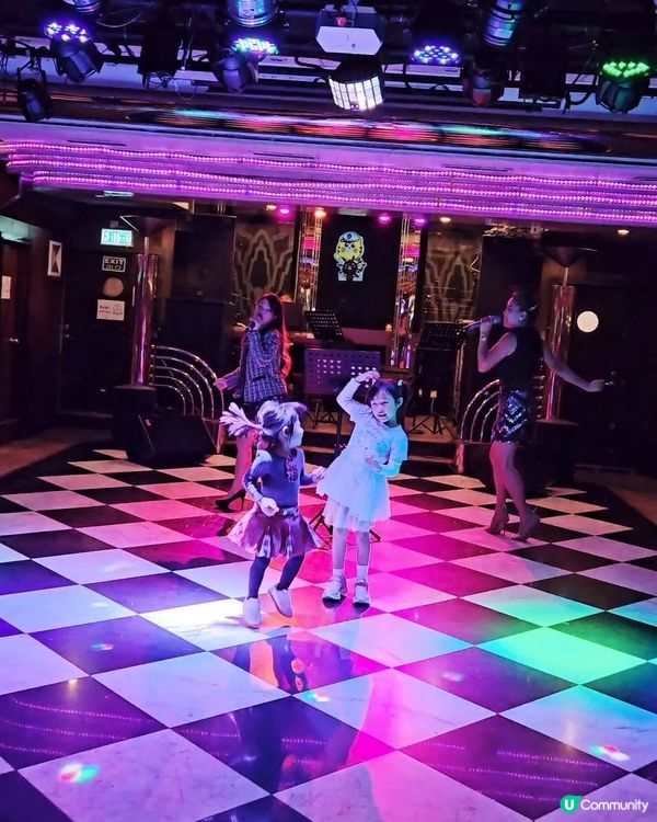 幻彩詠香江海上自助餐