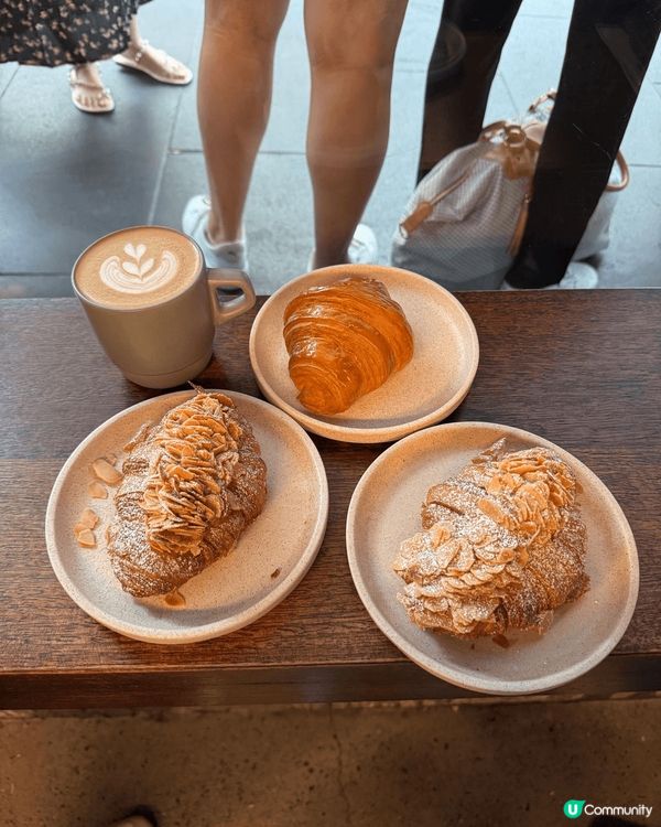 日本札幌買嘅零食“澳洲嘅牛角包、韓國買嘅唇膏