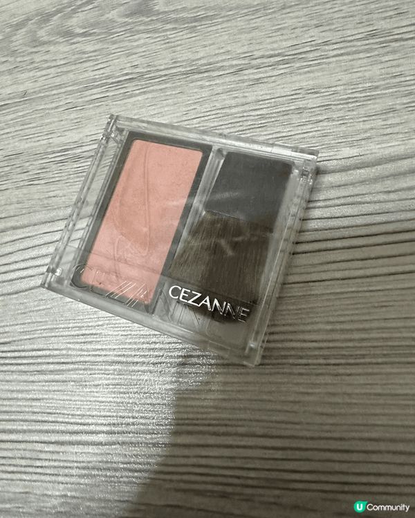 我用開Bobbi brown粉底非常薄貼，遮瑕度又高。另外推...