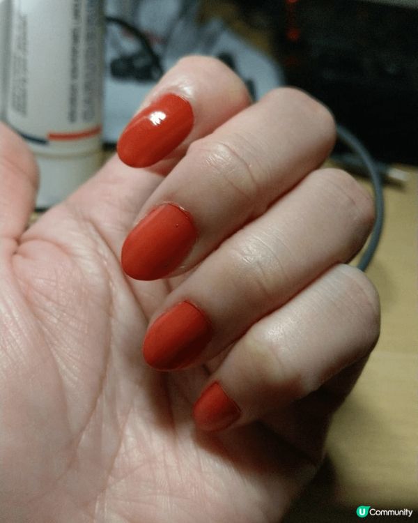 圖片展示了多款假指甲產品，設計精美，易於使用，適合快速打造時...