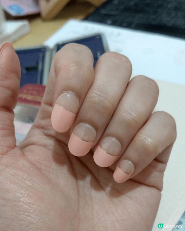 圖片展示了多款假指甲產品，設計精美，易於使用，適合快速打造時...