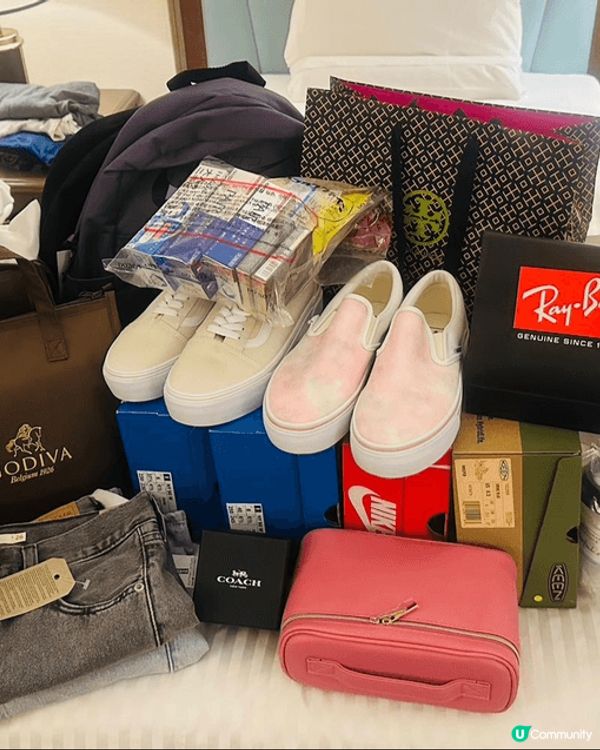 北海道旅行，outlet有好多名牌手袋選擇，另外大型運動店有...