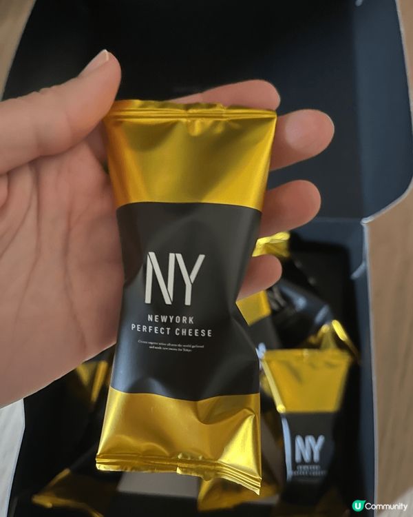 NY 芝士餅，真係每次去日本都必買的手！餅身脆口，又有濃濃的...