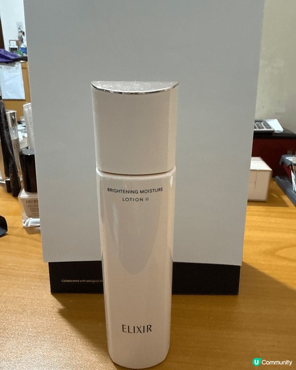 本人比較鍾意用日本品牌，Suqqu粉底液、Decorte隔離...