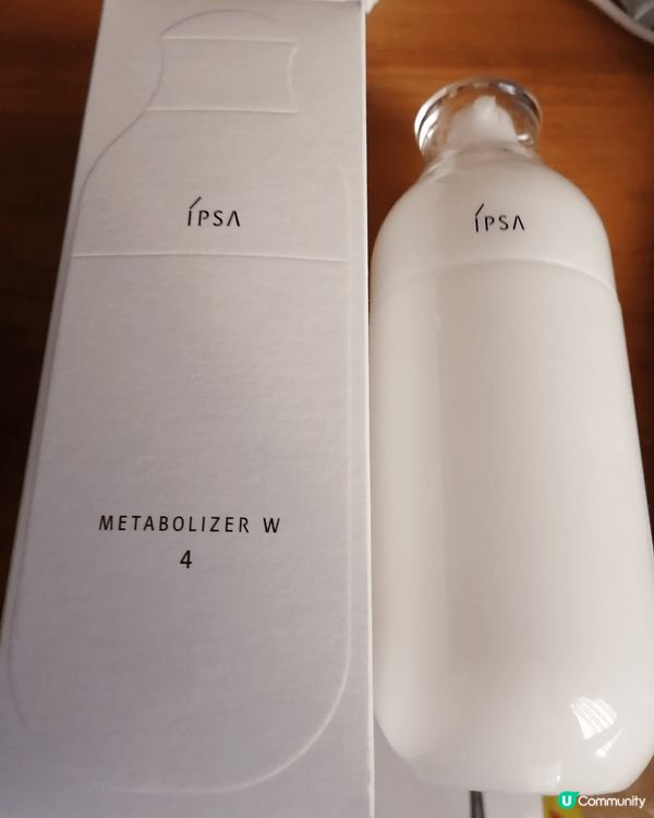 IPSA 的粉底配合乳液及aqua 神水，讓底妝貼服，有偽素...