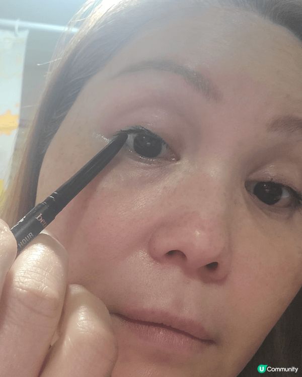 Benefit眉妝與眼妝產品，適合打造簡單妝容，強調「眼睛是...