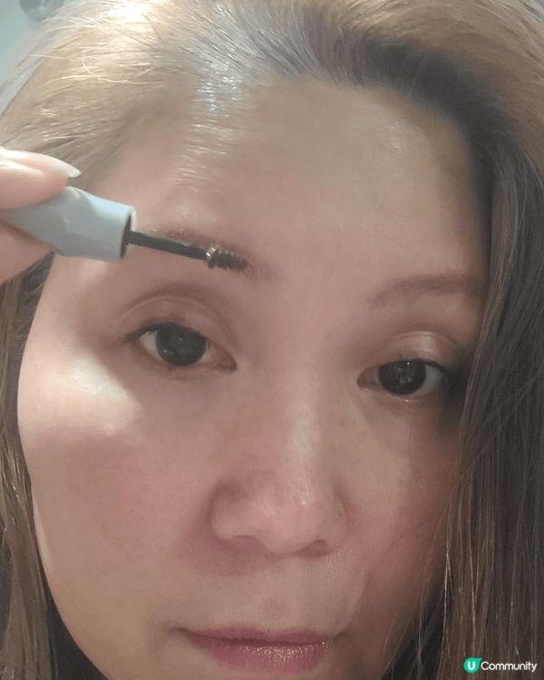 Benefit眉妝與眼妝產品，適合打造簡單妝容，強調「眼睛是...