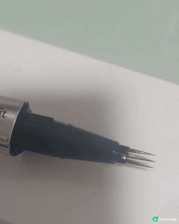 Benefit眉妝與眼妝產品，適合打造簡單妝容，強調「眼睛是...