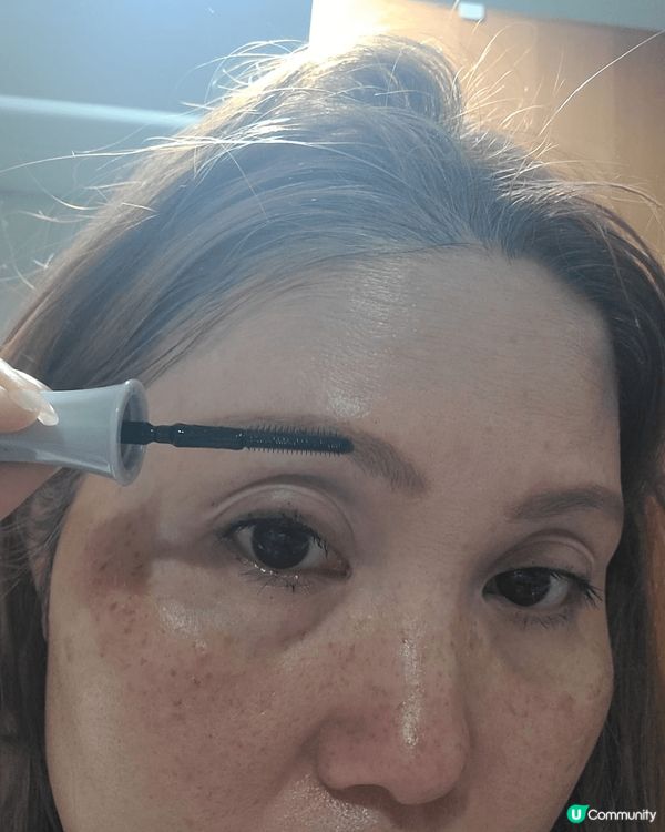 Benefit眉妝與眼妝產品，適合打造簡單妝容，強調「眼睛是...