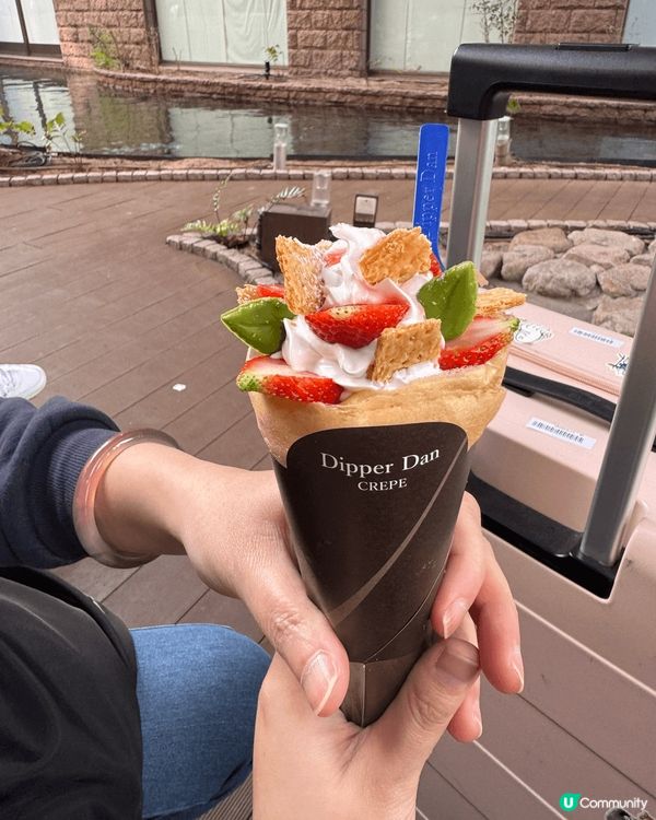 我認為旅行必買的產品是甜點，因為大家去旅行也是希望可以獲取生...