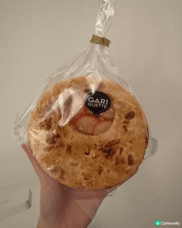 我認為旅行必買的產品是甜點，因為大家去旅行也是希望可以獲取生...