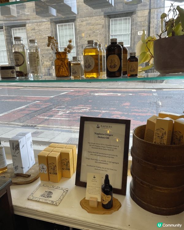 Napiers係一間位於愛丁堡中心嘅店，以芳香草本療法出名，...
