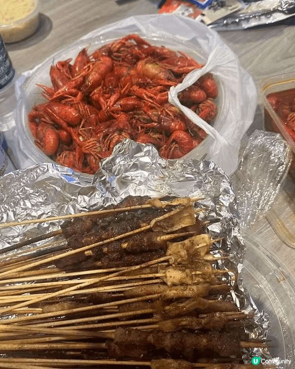 去長沙一定有去五一廣場和夜市，還要試一下黑色的臭豆腐還有茶顏...