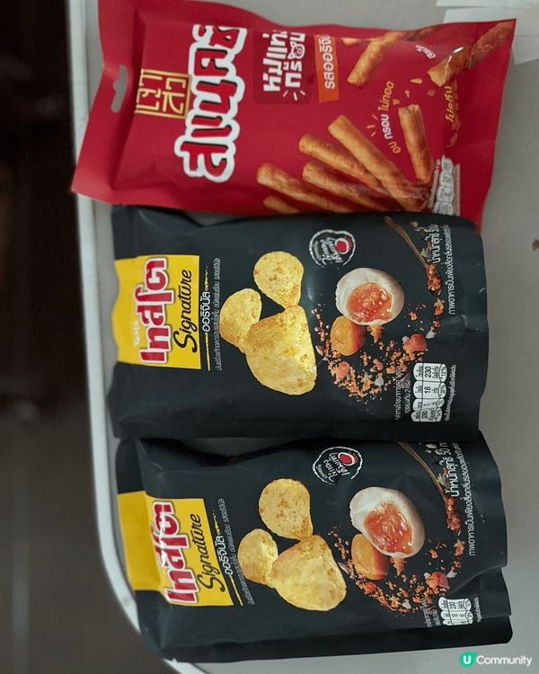 剛在泰國經歷地震後能夠回港好感恩😅。從泰国带到當地不少手信有...