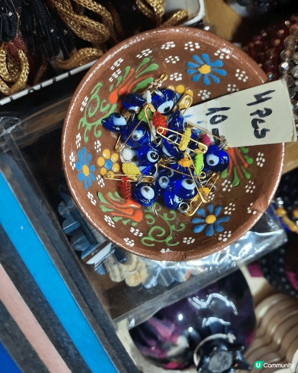 土耳其手信必買惡魔之眼、咖啡壺和陶瓷碟。惡魔之眼象徵驅邪保平...